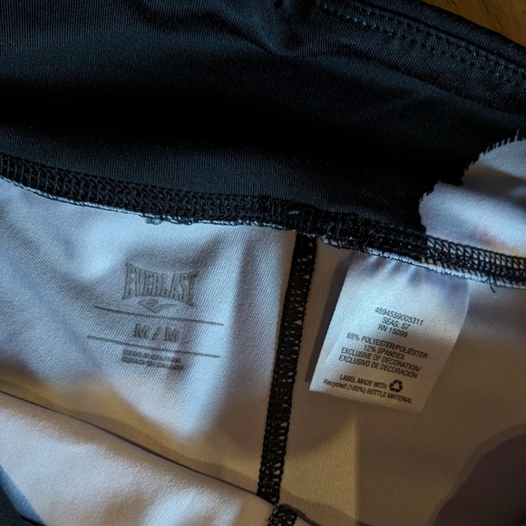 Everlast Medium Black & Floral Leggings w/ Reflective Stripe on Sides - Picture 4 of 6